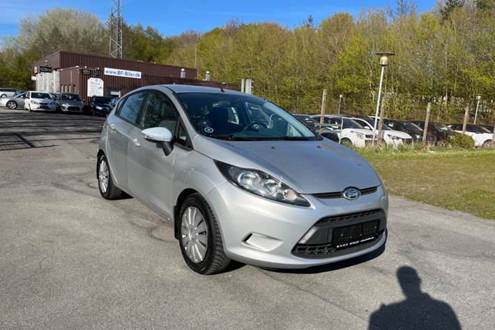 Sølv Ford Fiesta fra 2010