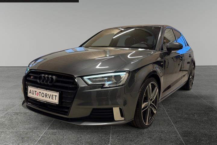 Grå Audi A3 fra 2018 set udefra