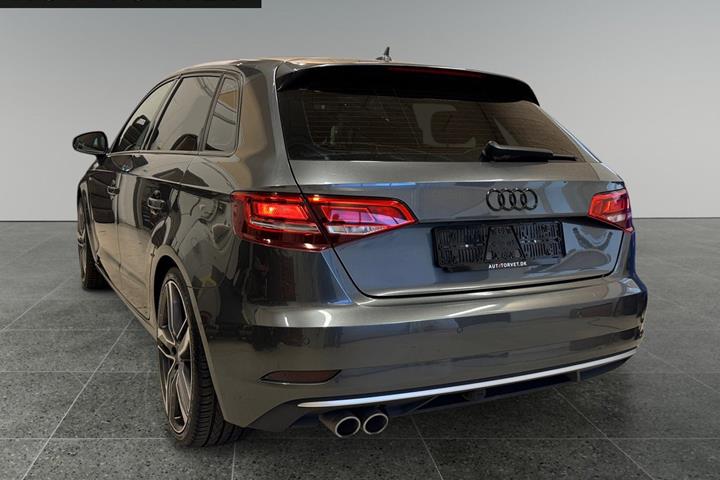 Grå Audi A3 fra 2018
