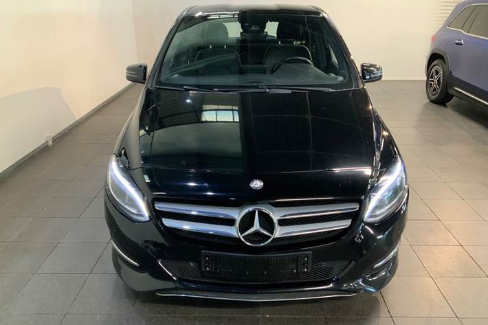 Sort Mercedes B180 d fra 2016