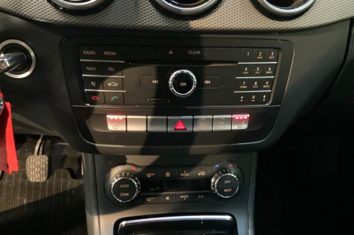 Sort Mercedes B180 d fra 2016