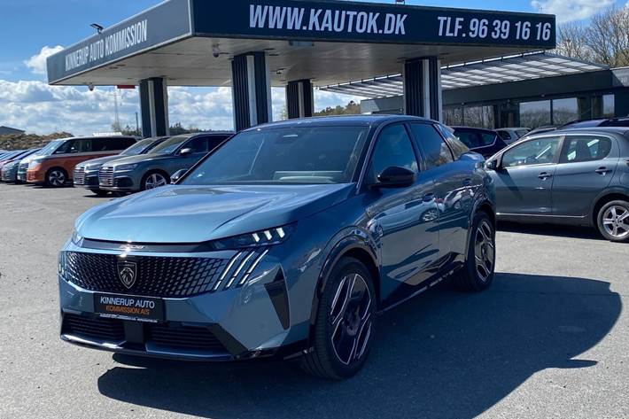 Blå Peugeot e-3008 fra 2024