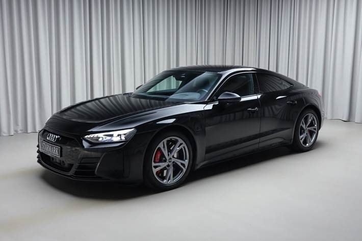 Sort Audi e-tron GT fra 2022 set udefra