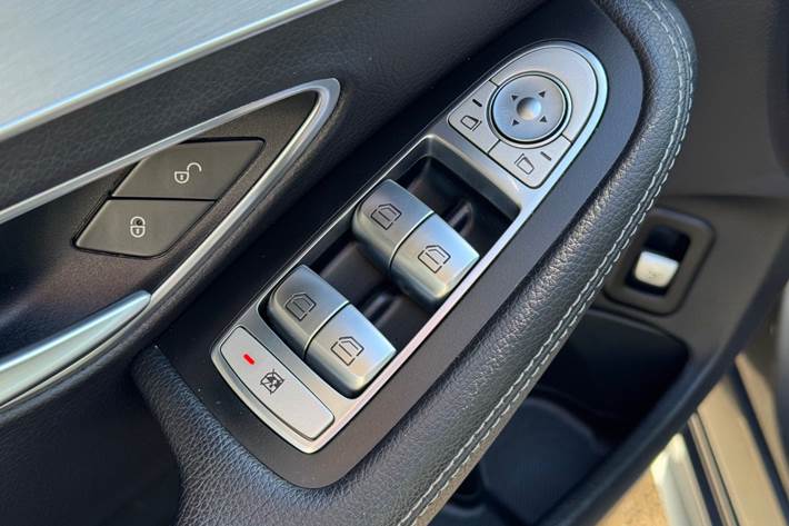 Grå Mercedes C220 d fra 2017