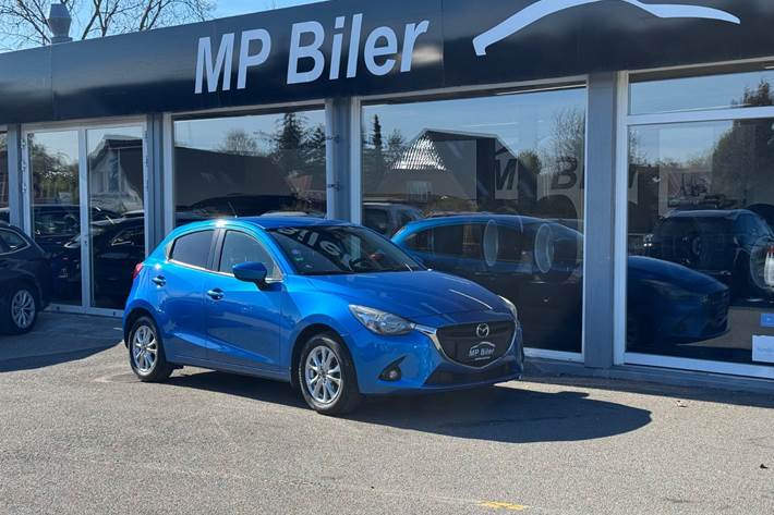 Blå Mazda 2 fra 2015
