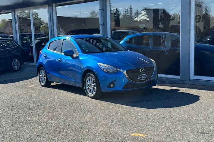 Blå Mazda 2 fra 2015