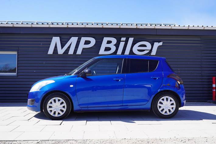 Blå Suzuki Swift fra 2012