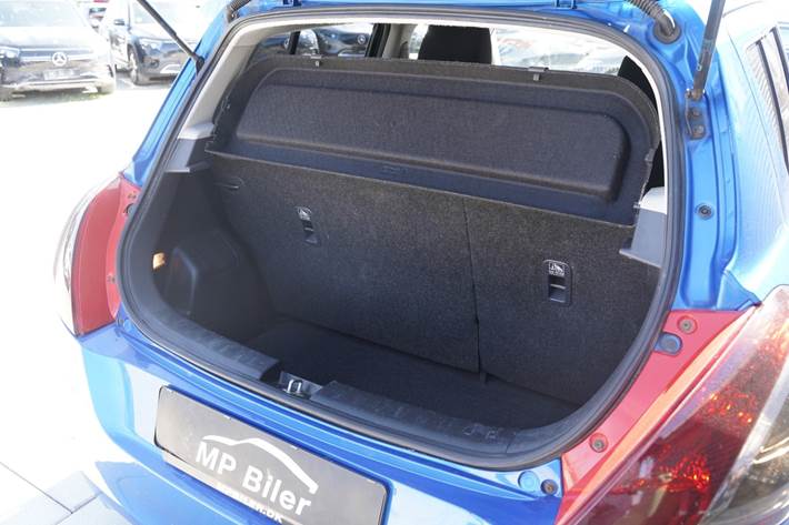 Blå Suzuki Swift fra 2012