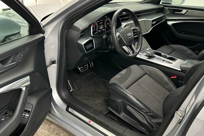 Sølv Audi A6 fra 2022