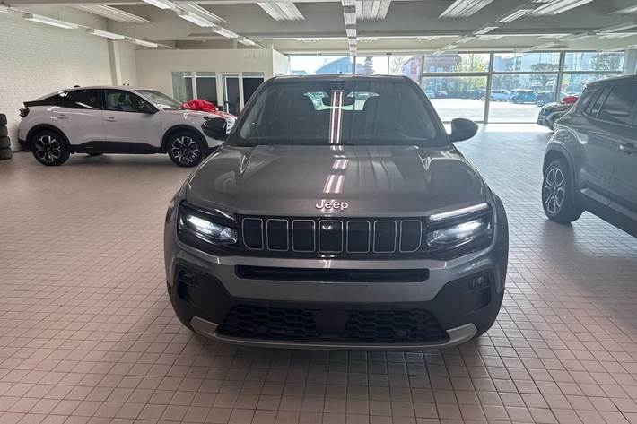 Grå Jeep Avenger fra 2025