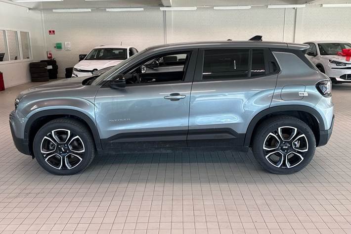 Beige Jeep Avenger fra 2025