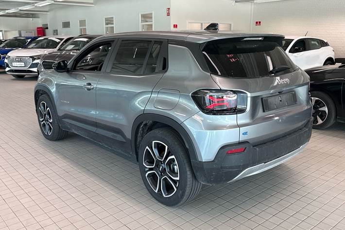 Grå Jeep Avenger fra 2025