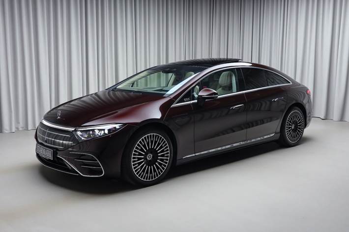 Rød Mercedes EQS450+ fra 2025