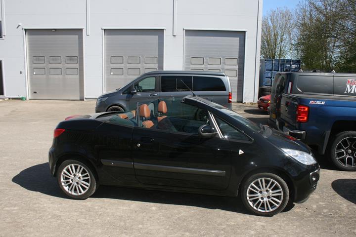 Sort Mitsubishi Colt fra 2008