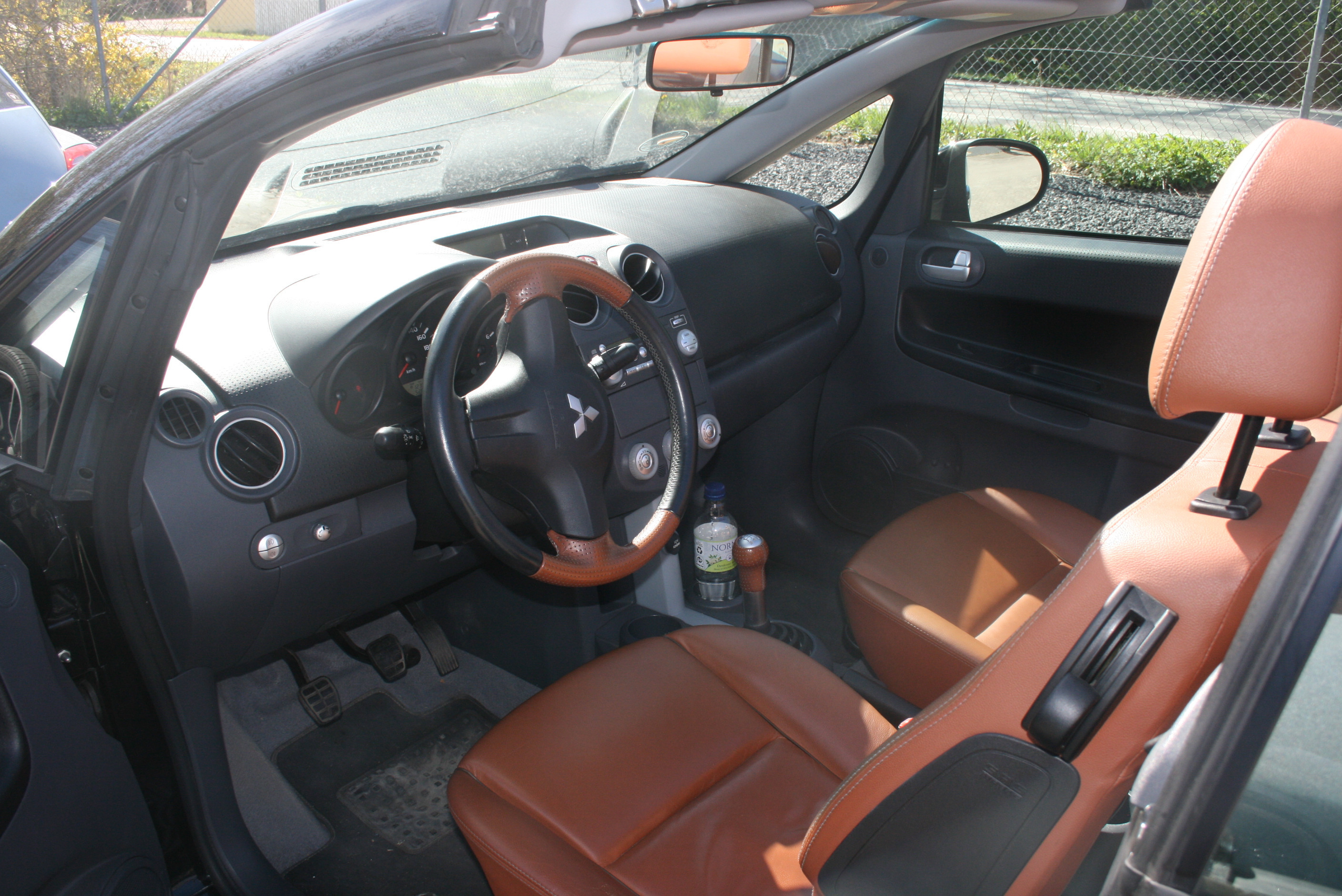 Sort Mitsubishi Colt fra 2008