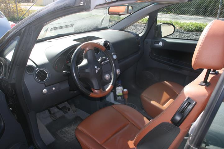 Sort Mitsubishi Colt fra 2008