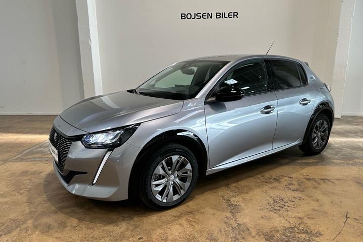 Grå Peugeot e-208 fra 2023 set udefra