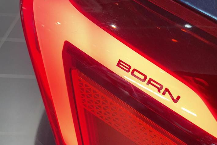 Blå Cupra Born fra 2021