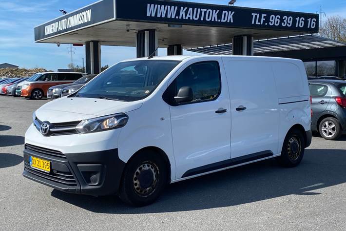 Hvid Toyota ProAce fra 2019