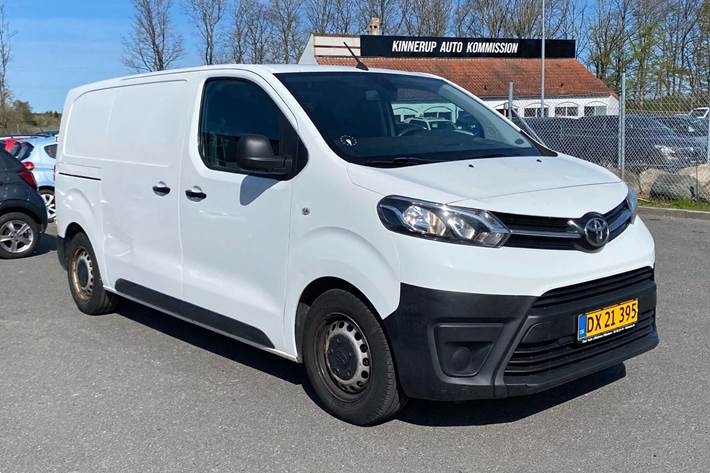 Hvid Toyota ProAce fra 2019