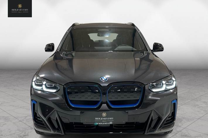 Grå BMW iX3 fra 2022