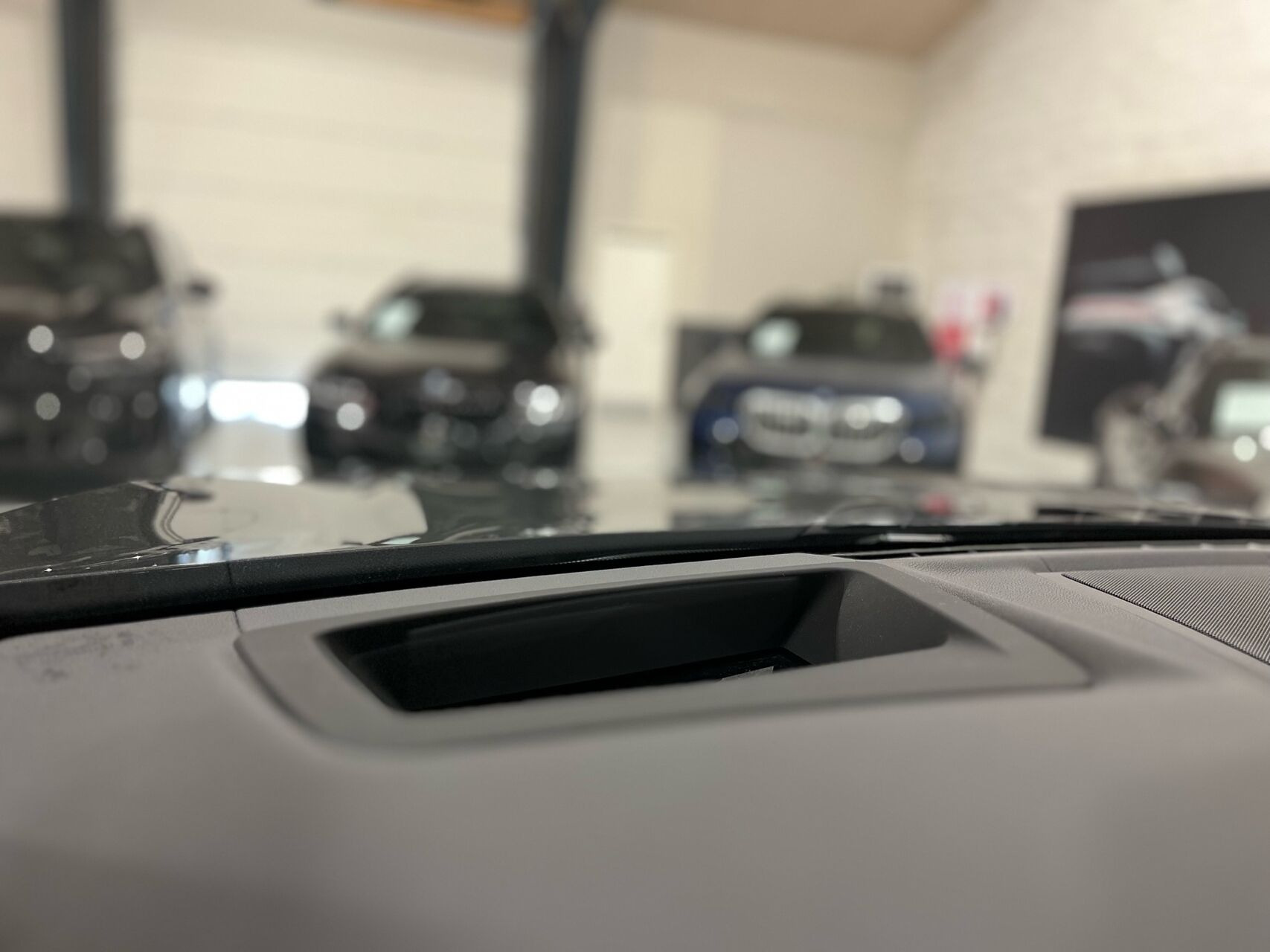 Grå BMW iX3 fra 2022