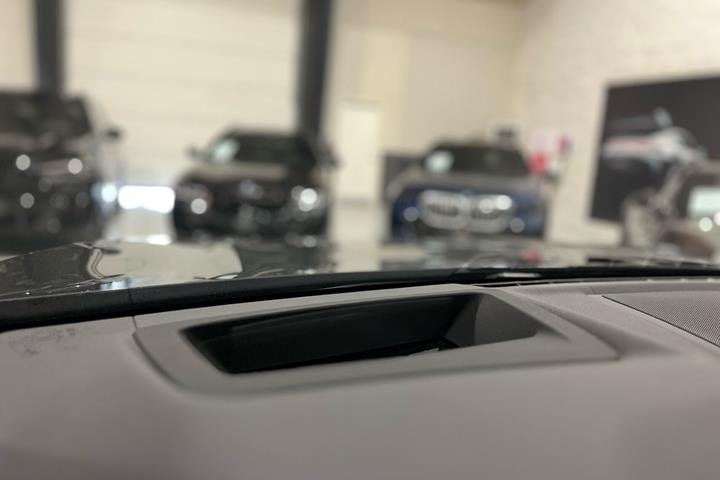 Grå BMW iX3 fra 2022