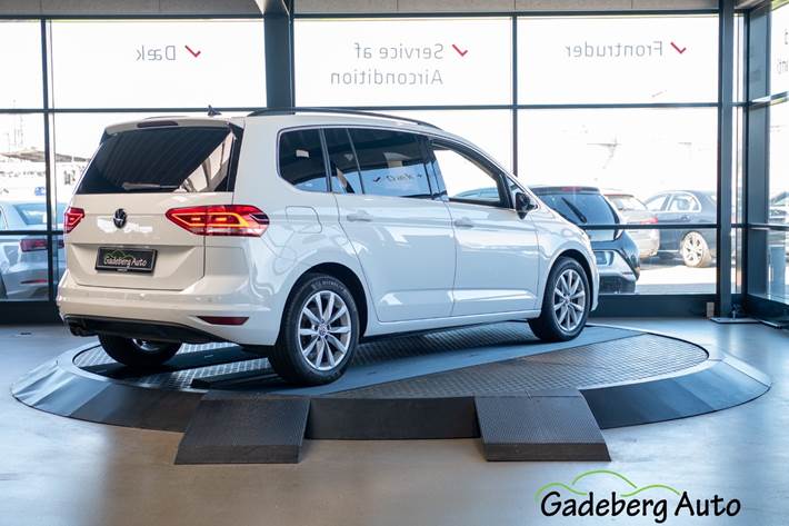 Hvid VW Touran fra 2022