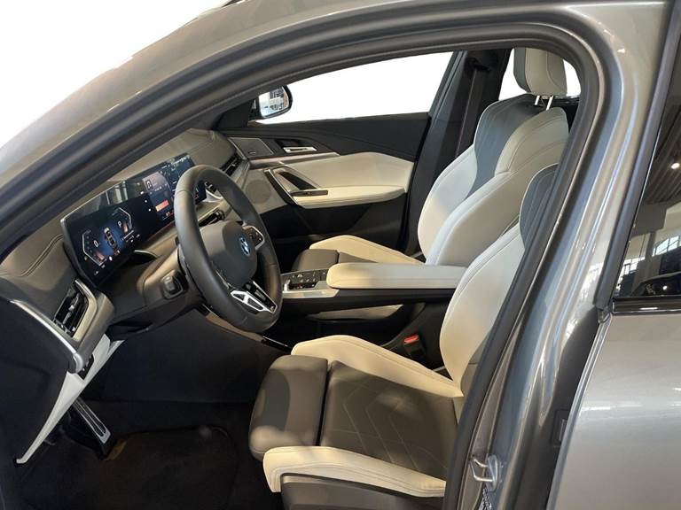 BMW iX2 xDrive30 Supercharged