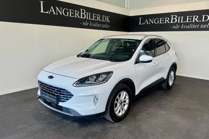 Hvid Ford Kuga fra 2023 set udefra