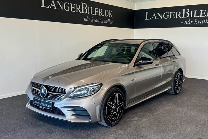 Sølv Mercedes C300 de fra 2021 set udefra