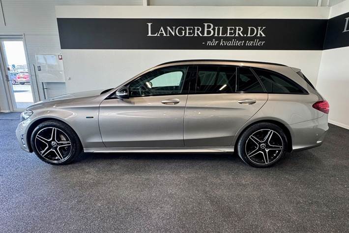 Sølv Mercedes C300 de fra 2021