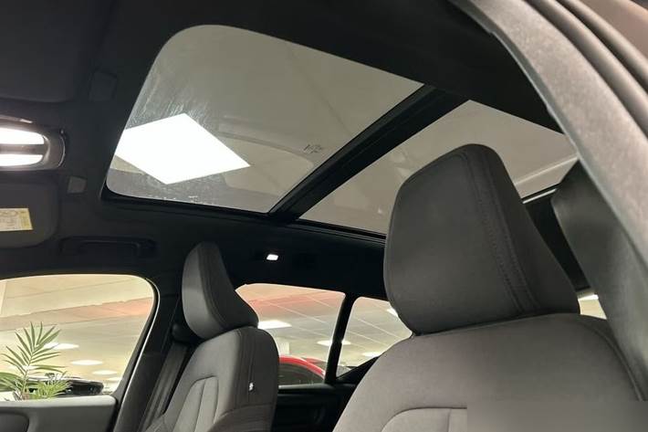 Sort Volvo EX40 fra 2025