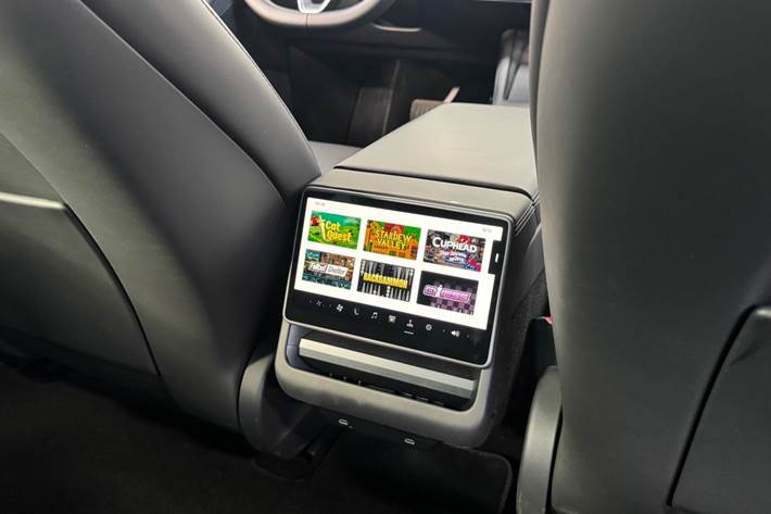 Hvid Tesla Model 3 fra 2024