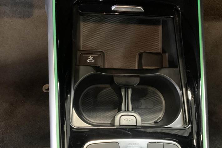 Sort Mercedes EQB250+ fra 2025