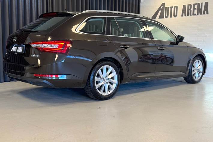 Brun Skoda Superb fra 2017