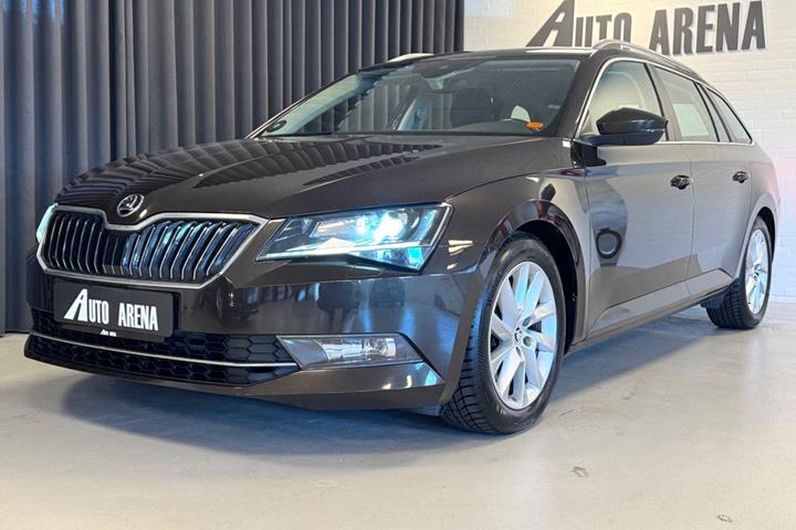 Brun Skoda Superb fra 2017