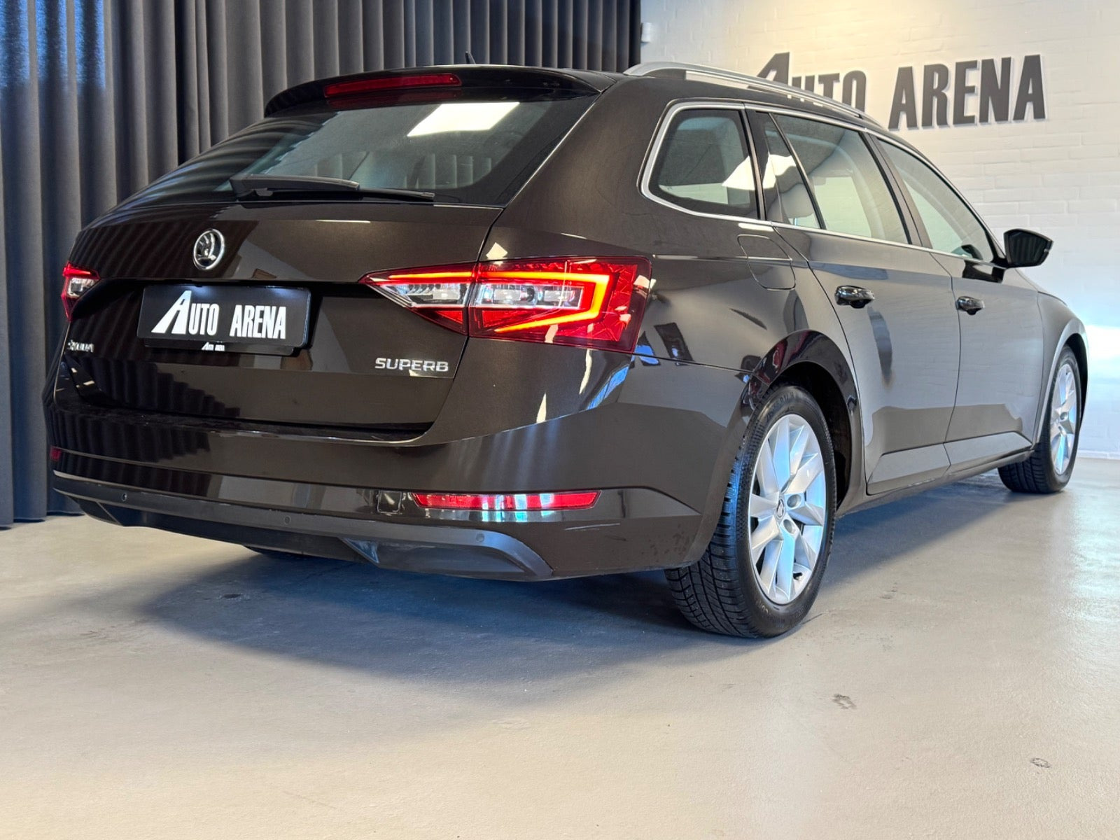 Brun Skoda Superb fra 2017
