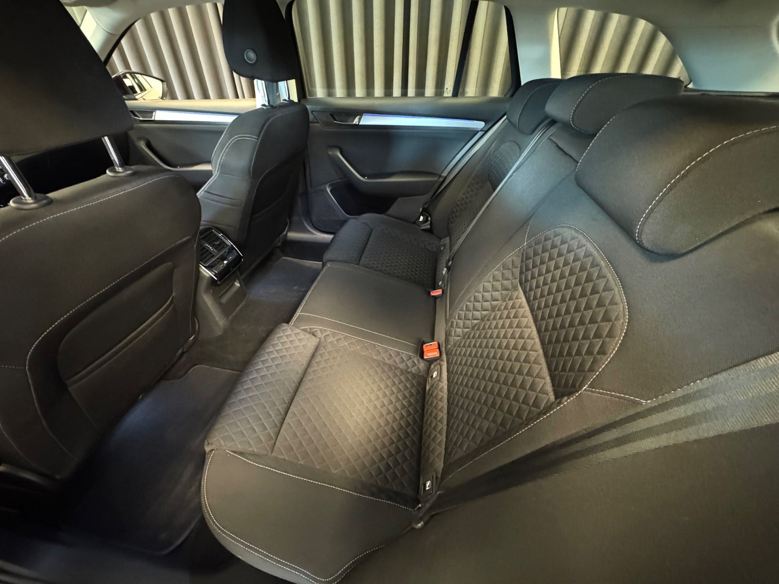 Brun Skoda Superb fra 2017