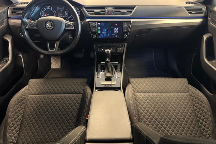 Brun Skoda Superb fra 2017