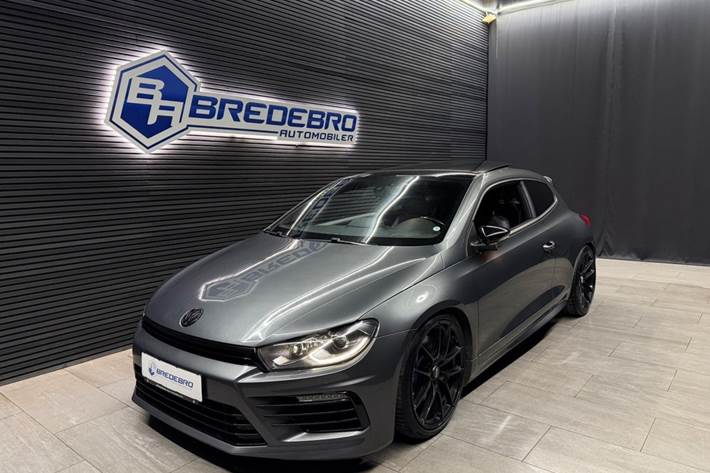 Grå VW Scirocco fra 2015