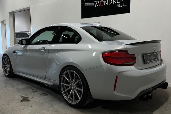 Sølv BMW M2 fra 2018