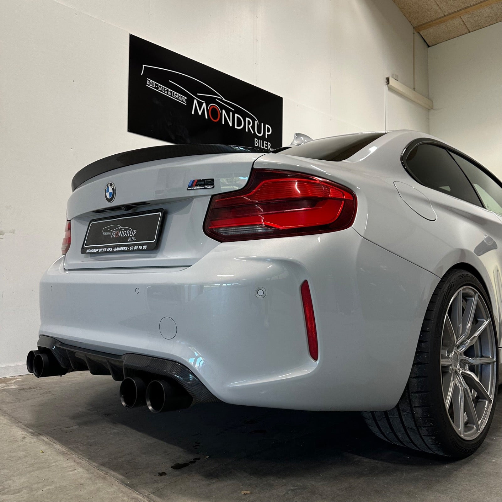 Sølv BMW M2 fra 2018