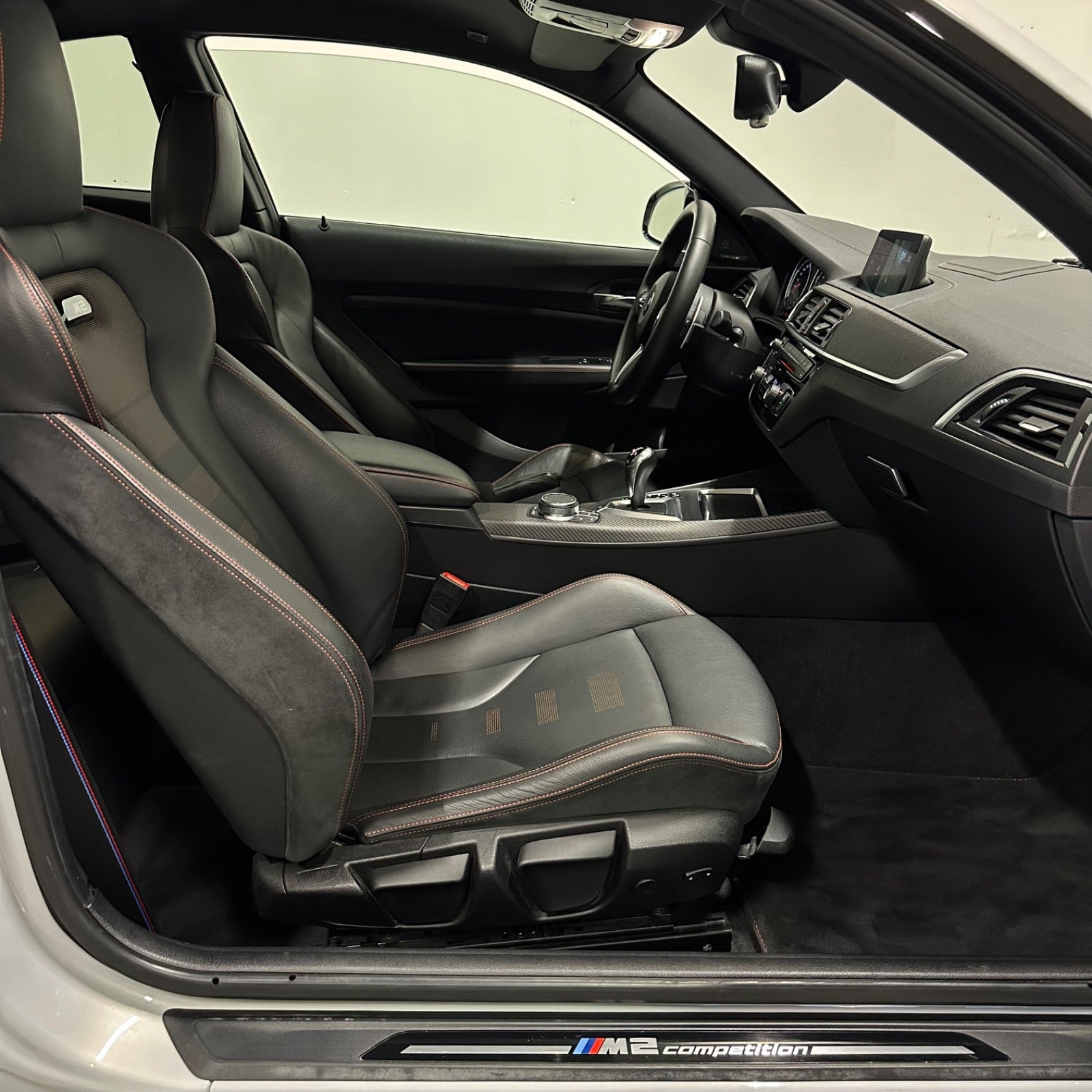 Sølv BMW M2 fra 2018