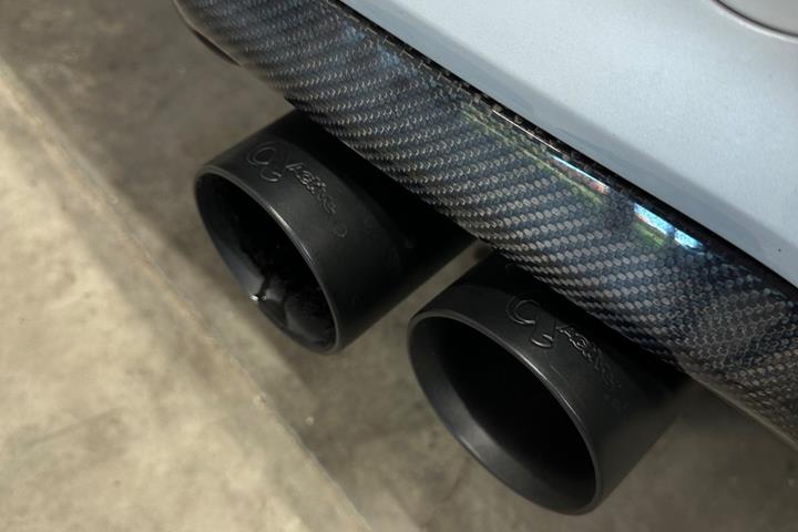 Sølv BMW M2 fra 2018