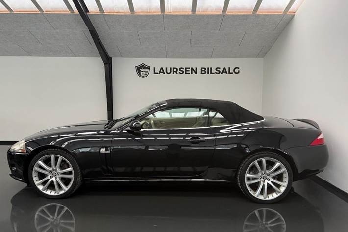 Sort Jaguar XK fra 2006