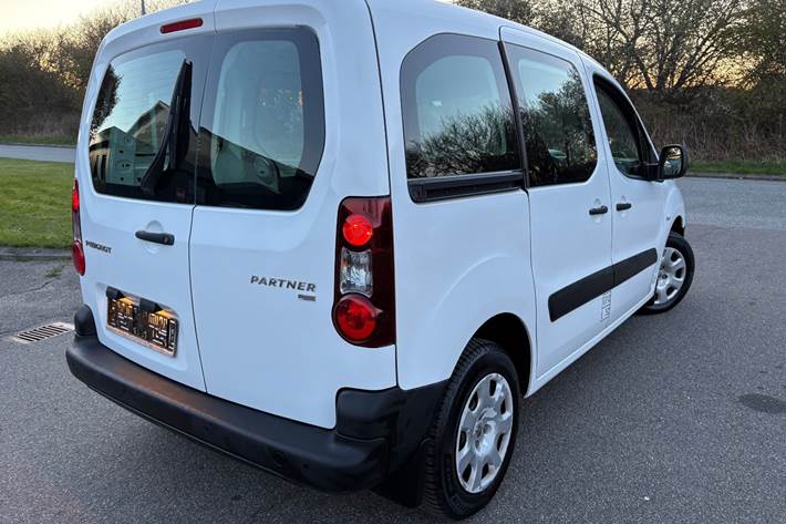 Hvid Peugeot Partner fra 2015