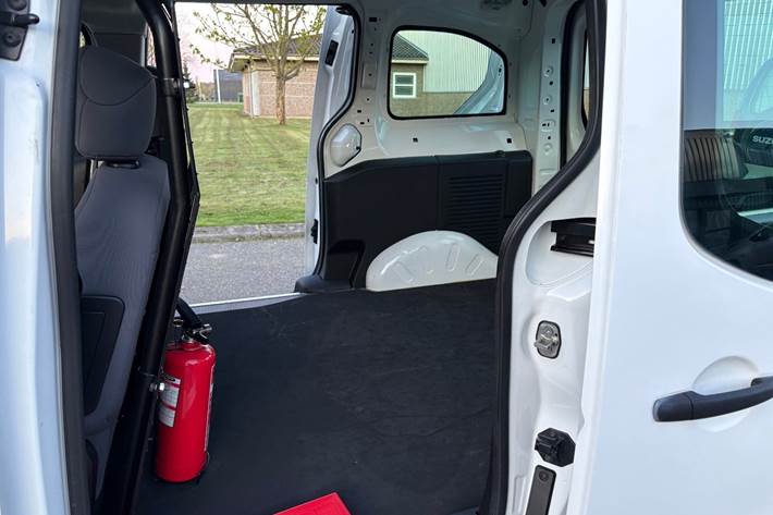 Hvid Peugeot Partner fra 2015