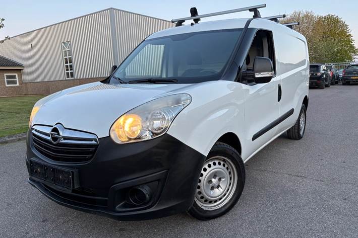 Hvid Opel Combo fra 2017