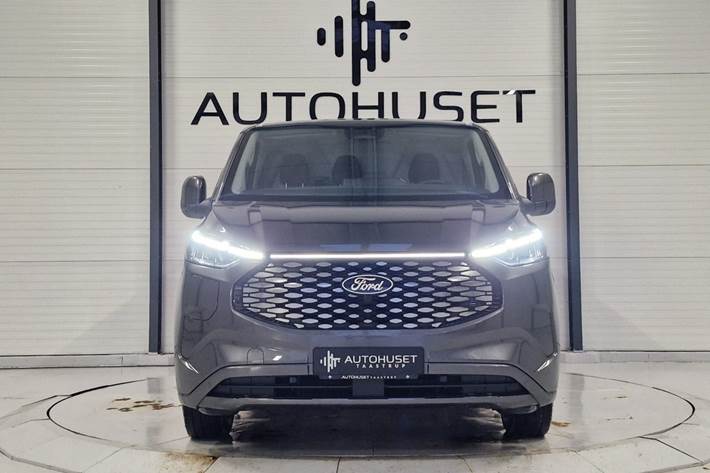 Grå Ford E-Transit Custom 320 L1 fra 2025 set udefra
